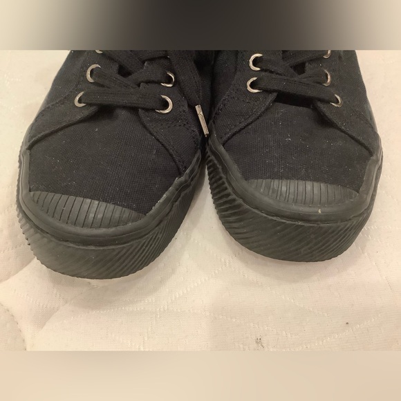 Cariuma Canvas Sneakers - Picture 4 of 6